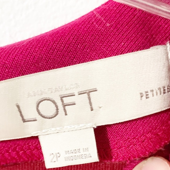 Ann Taylor LOFT Round Neck Jersey Knit Long Sleeve Dress  Ruffled Hem Raspberry - Picture 8 of 10